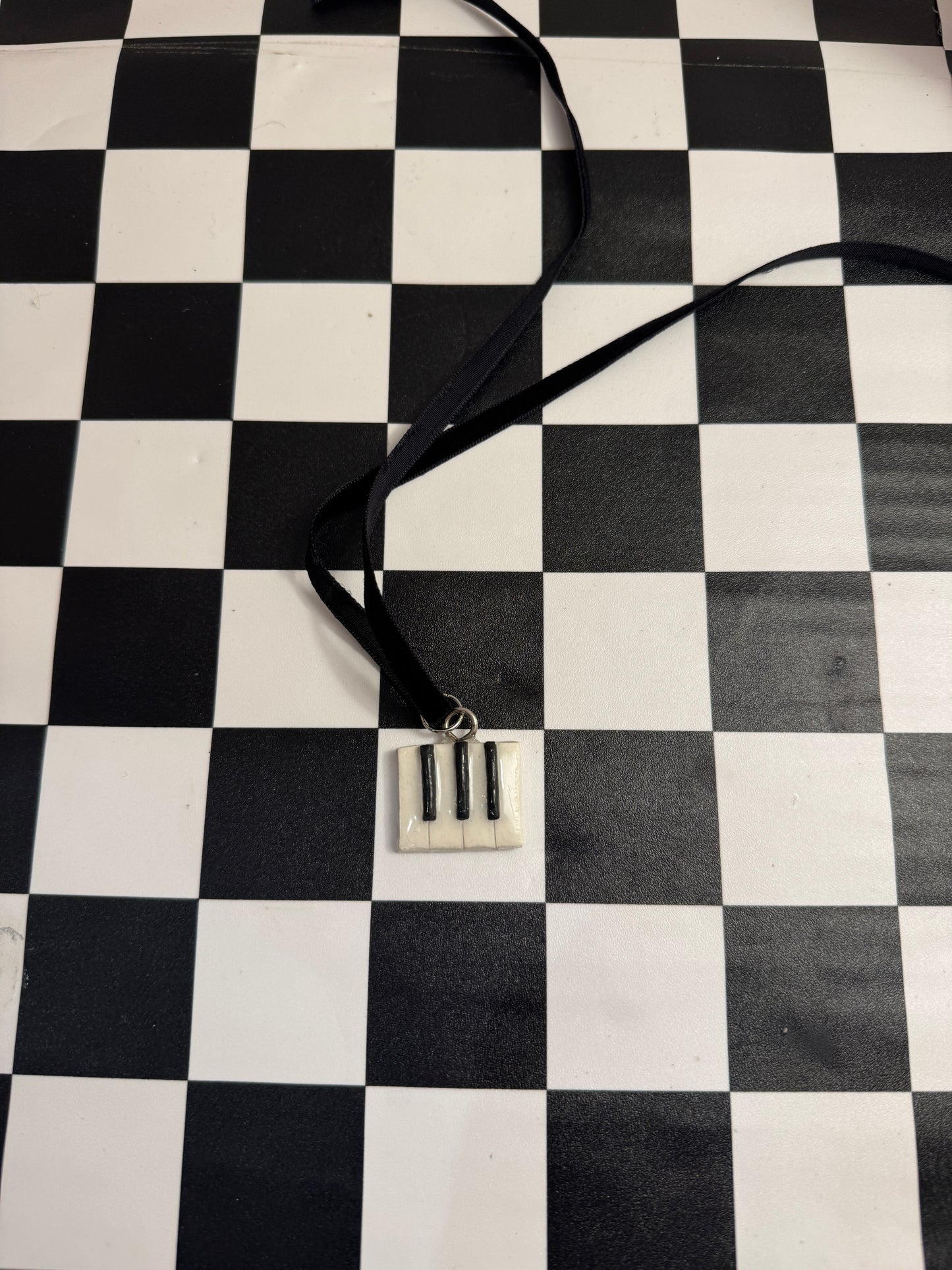 Piano key choker