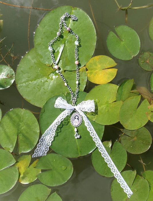 Swan Lace Whisper