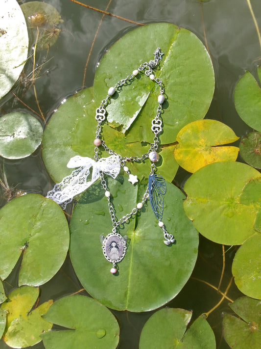 Lily Lace Swan